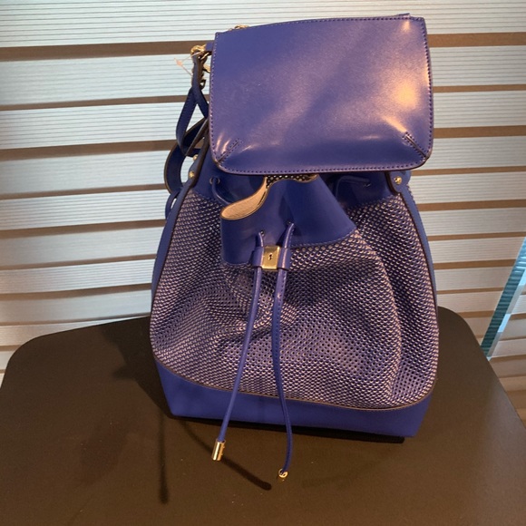 VINCE CAMUTO Blue Drawstring Leather Bag w/ Pouch - Picture 8 of 8